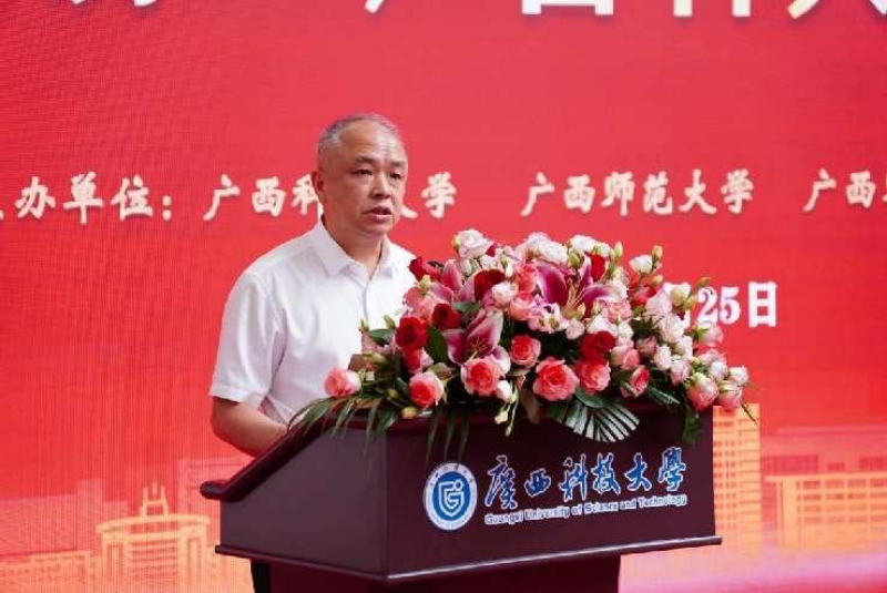 广西师范大学党委副书记赵铁讲话（廖雨欣·摄）_副本.png