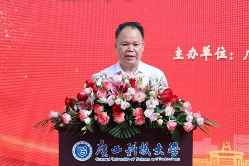 广西师范大学出版社集团党委书记、董事长黄轩庄讲话（罗杰·摄）_副本.png